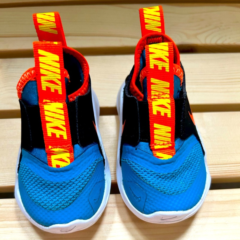 Nike Flex Runner shoes